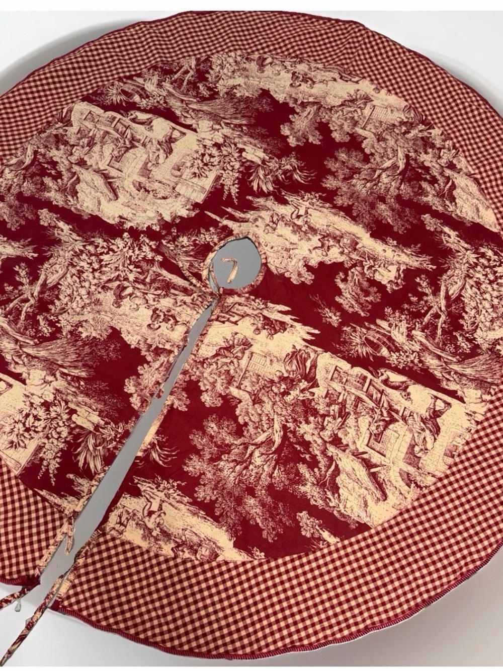 Christmas Tree Skirt Colonial Country Scene Red and Cream 50” Vintage